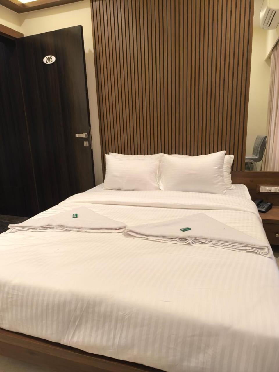 Sharan Residency Hotell Navi Mumbai Eksteriør bilde